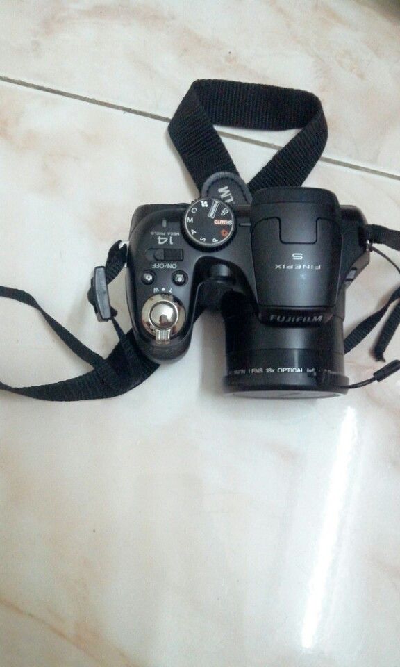 Cần bán máy ảnh Fujifilm FinePix S2980 .